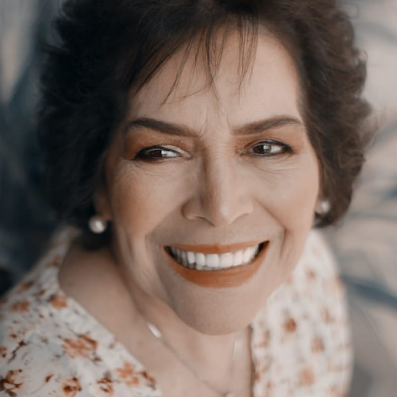 Recenzie client – covor de piatră naturală instalat în curte, rezistență excelentă și design modern.