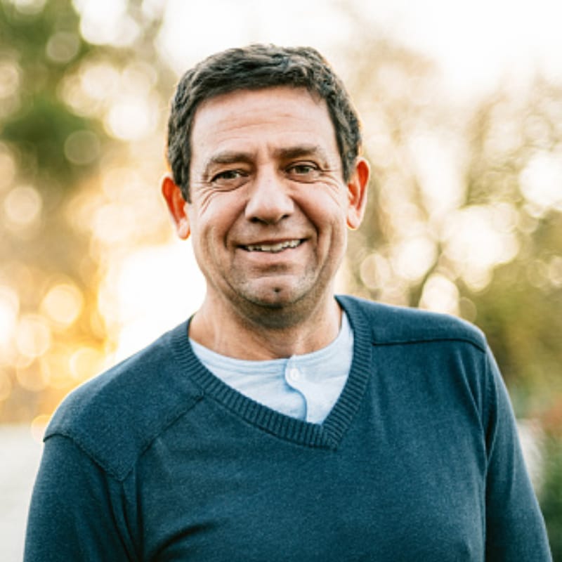 Testimonial client – pardoseală din covor de piatră naturală pentru interior, durabilitate și aspect elegant.